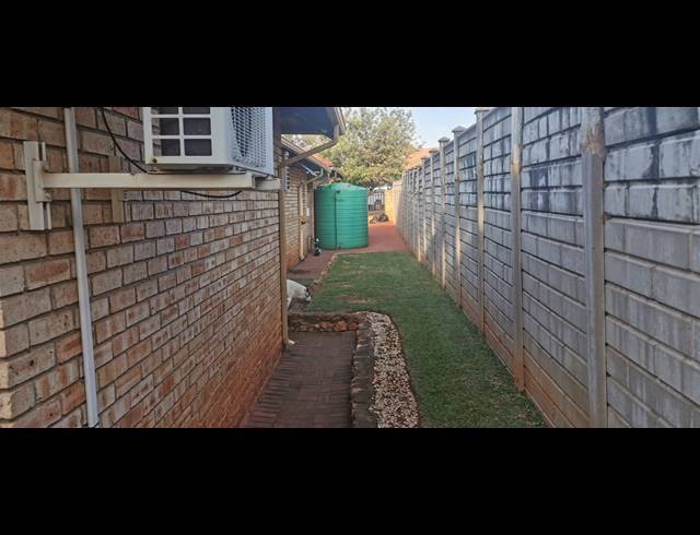 3 BEDROOM FREESTANDING FOR SALE IN SAFARI GARDENS